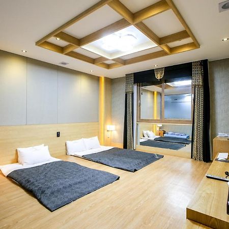 Shell Stone Yeosu Business Hotel Exterior foto